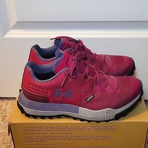 Under Armour Newell Ridge Low GTX Hiking Sneakers Womens sz 8